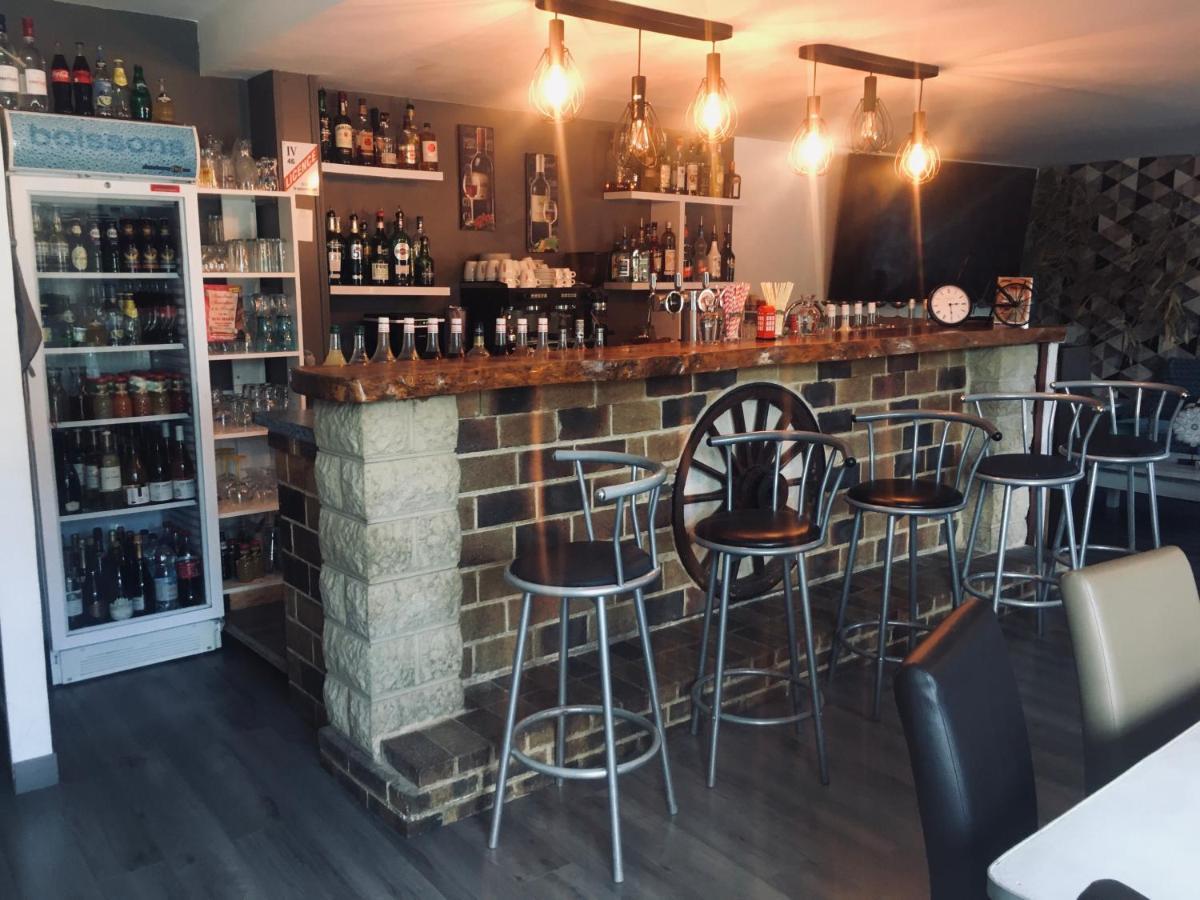 אנגלרס-נוזק Auberge Du Relais D Auniac Hotel Bar Restaurant Piscine מראה חיצוני תמונה